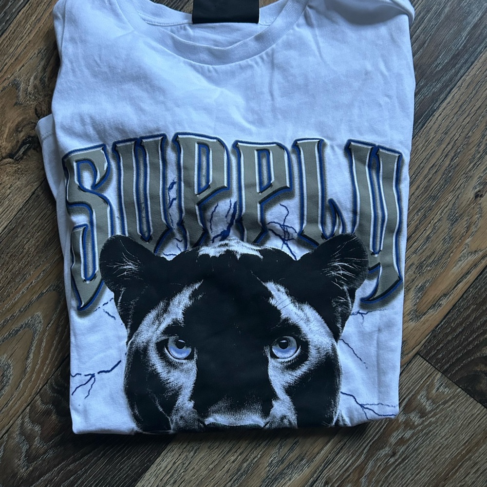 White Graphic Tee 😍